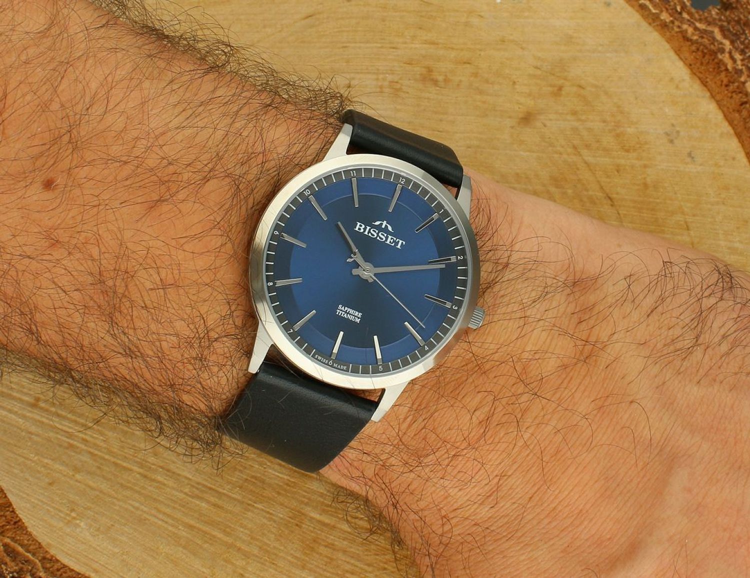 Męski zegarek Bisset Antorn BSCF25DIDX03BX z tytanową kopertą, skórzanym paskiem i mechanizmem RONDA SWISS EOL. Szafirowe szkło i wodoszczelność 30M – elegancja na co dzień.1.jpg